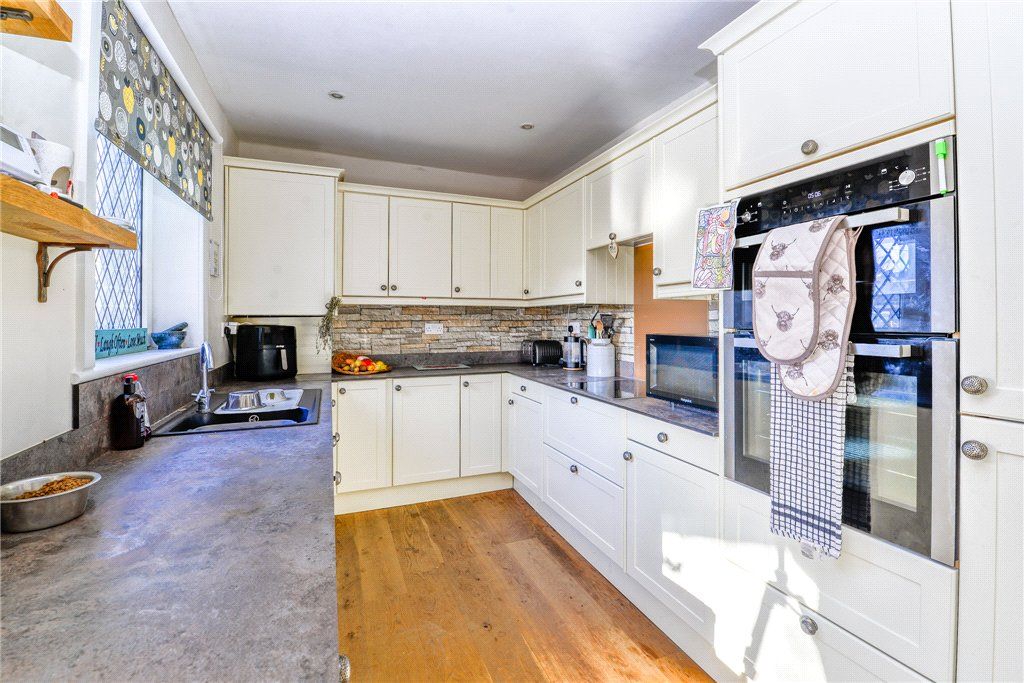 Property photo 3 of 23 Kitchen