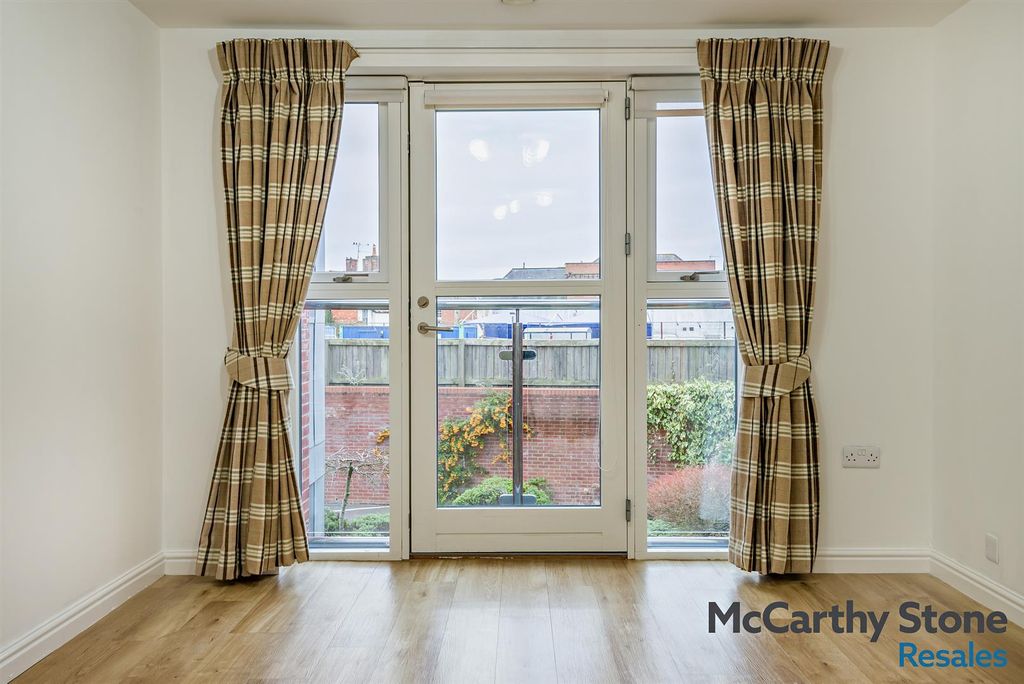 Property photo 3 of 16 Living Room