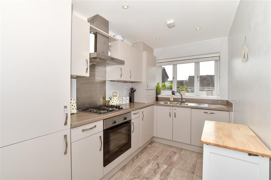 Property photo 3 of 11 Kitchen