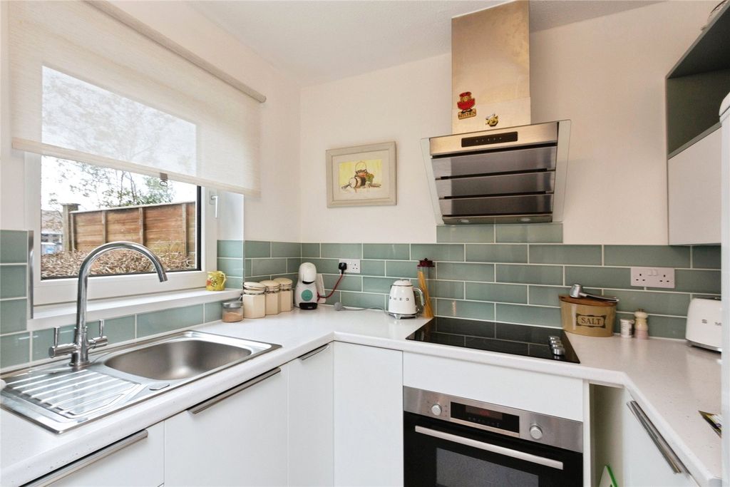 Property photo 3 of 12 Kitchen