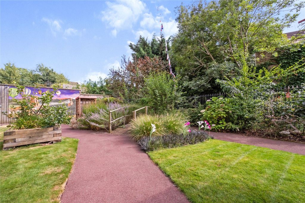 Property photo 3 of 22 Picture No. 23