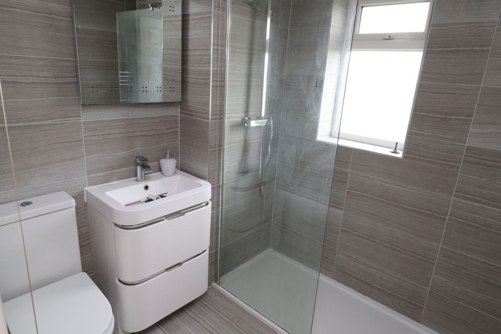 Property photo 3 of 7 Bathroom