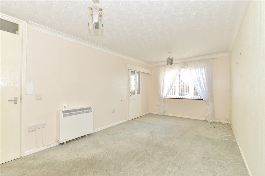 Property photo 2 of 7 Lounge