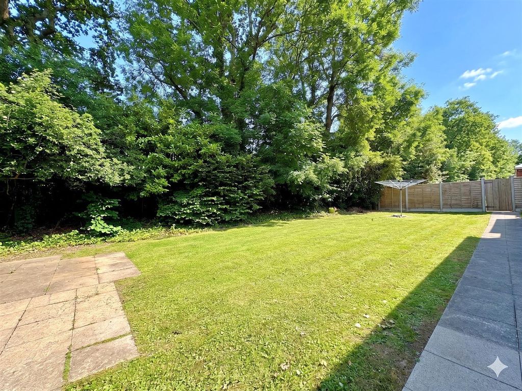 Property photo 2 of 10 Garden 2.Jpg