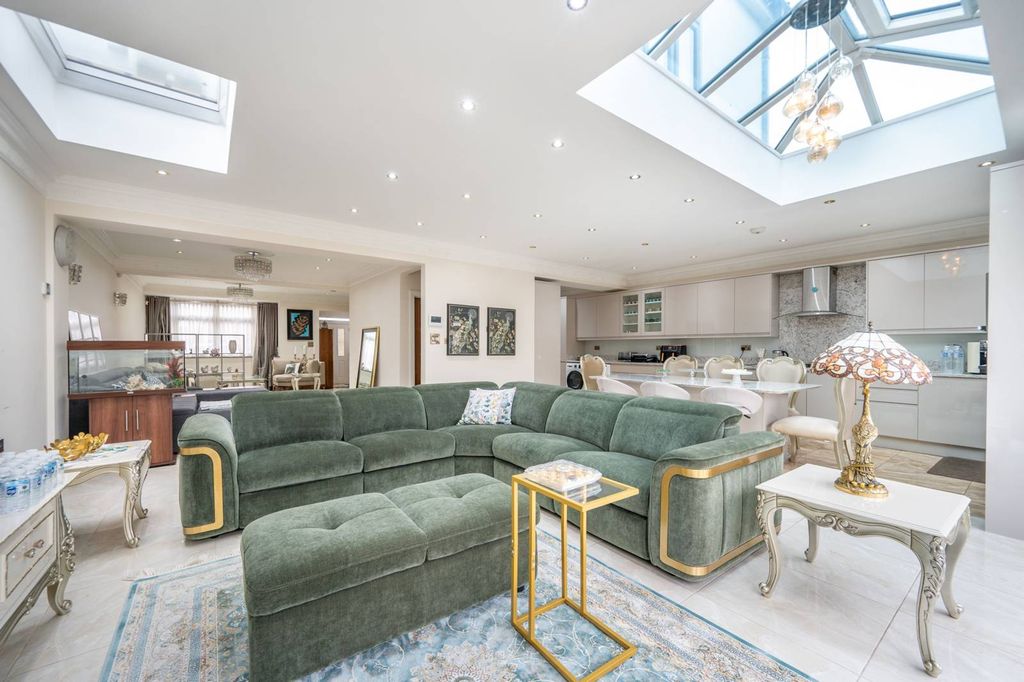 Property photo 2 of 24