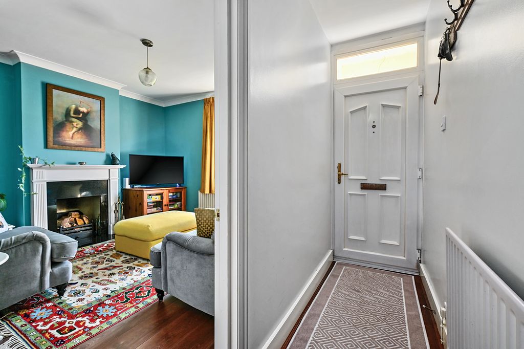 Property photo 2 of 14 Entrance Hall