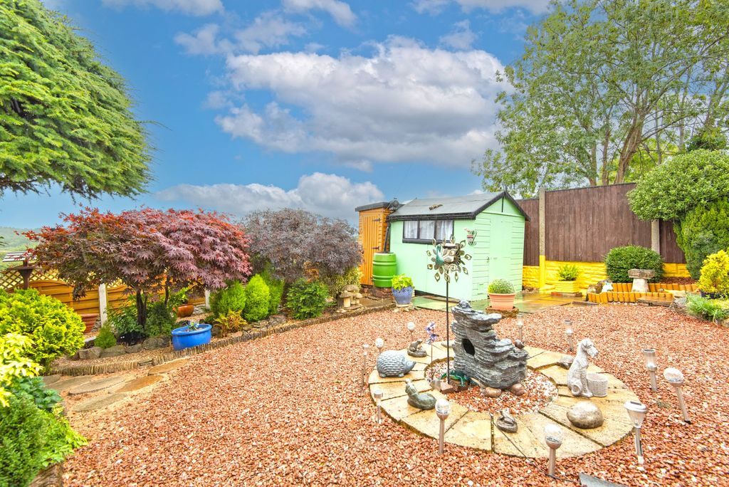 Property photo 2 of 27