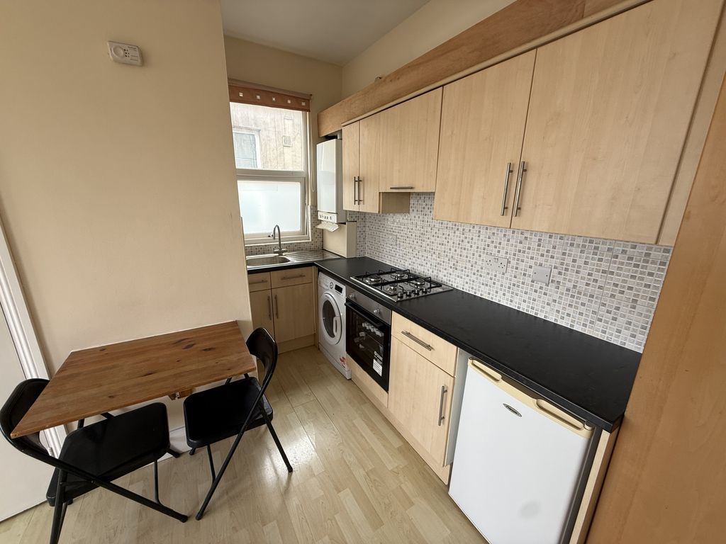 Property photo 1 of 5 Studio For Rent In Harrow