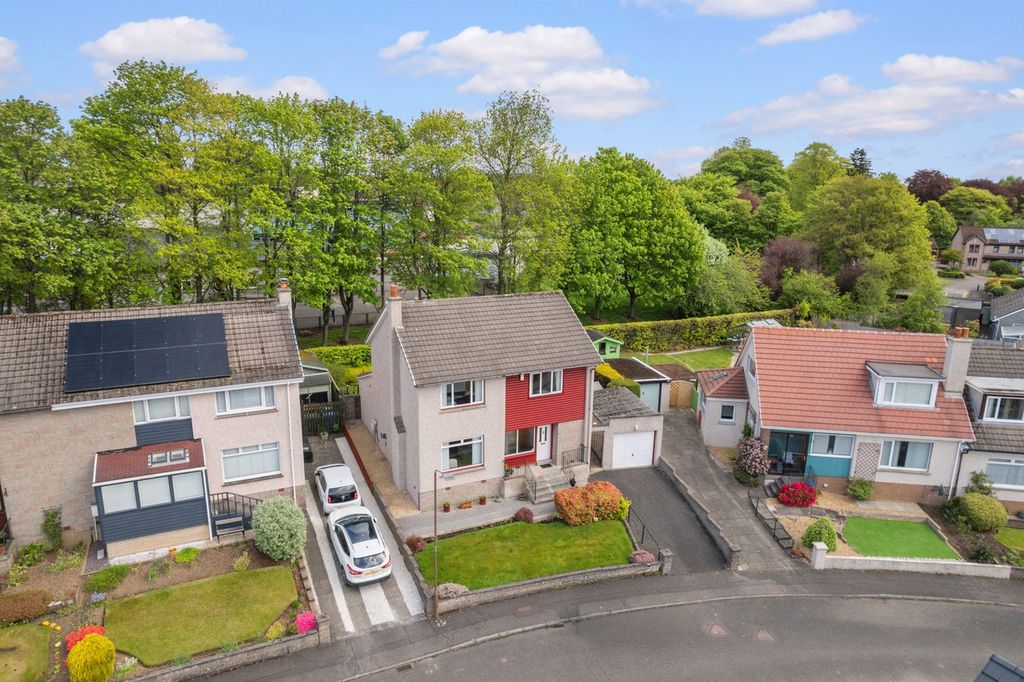Property photo 1 of 32