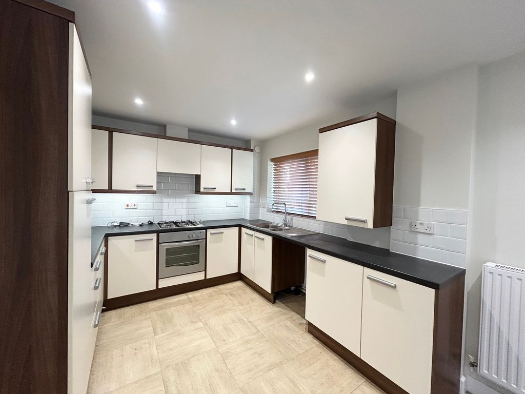 Property photo 3 of 12 Kitchen