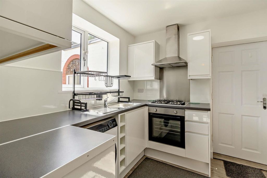 Property photo 2 of 36 8663762-Interior19-800.Jpg