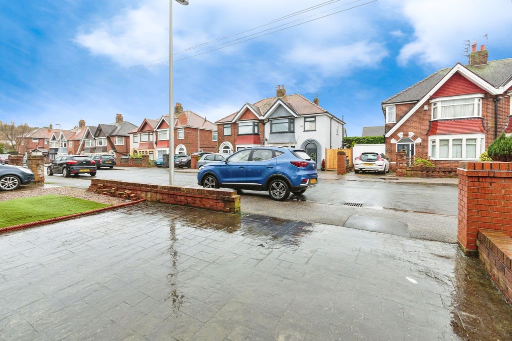 Property photo 2 of 26 Pbox-Img.Jpg