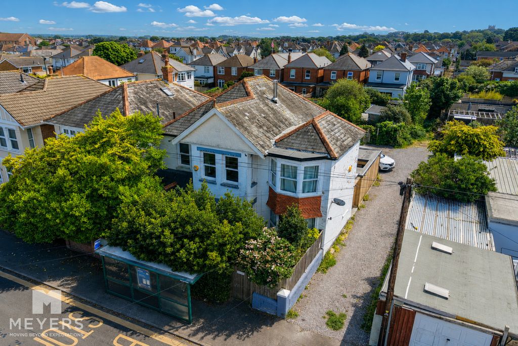 Property photo 1 of 31