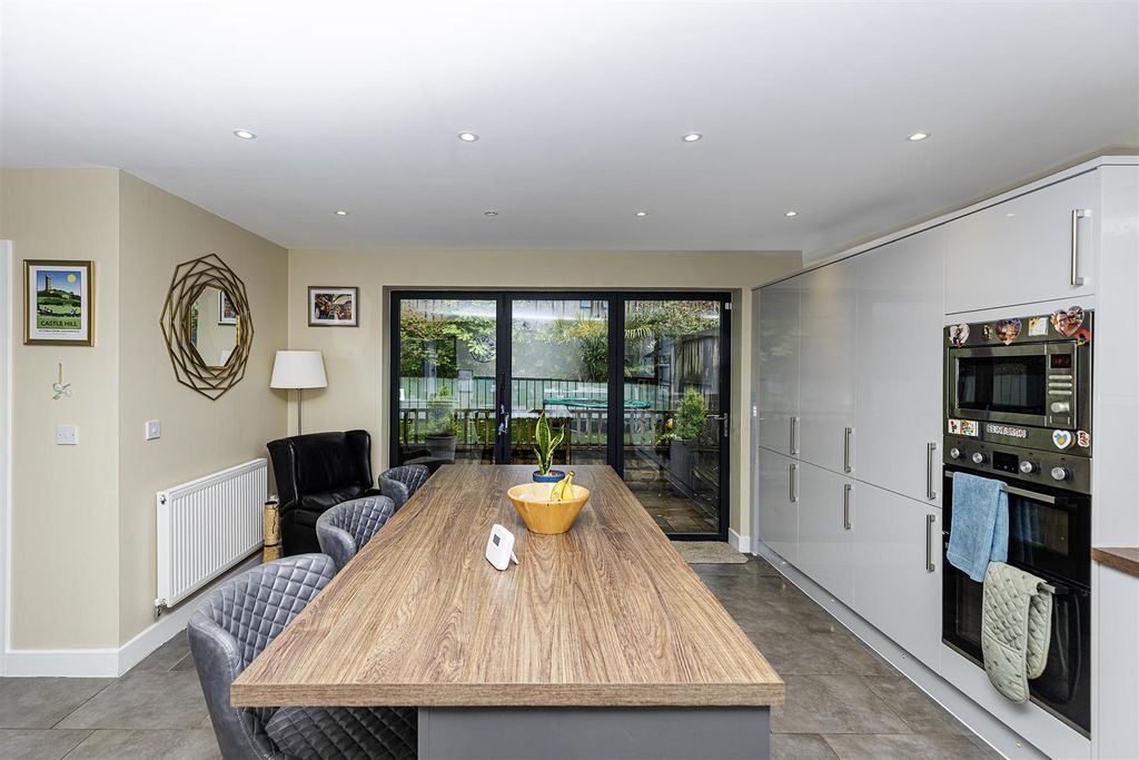 Property photo 2 of 53