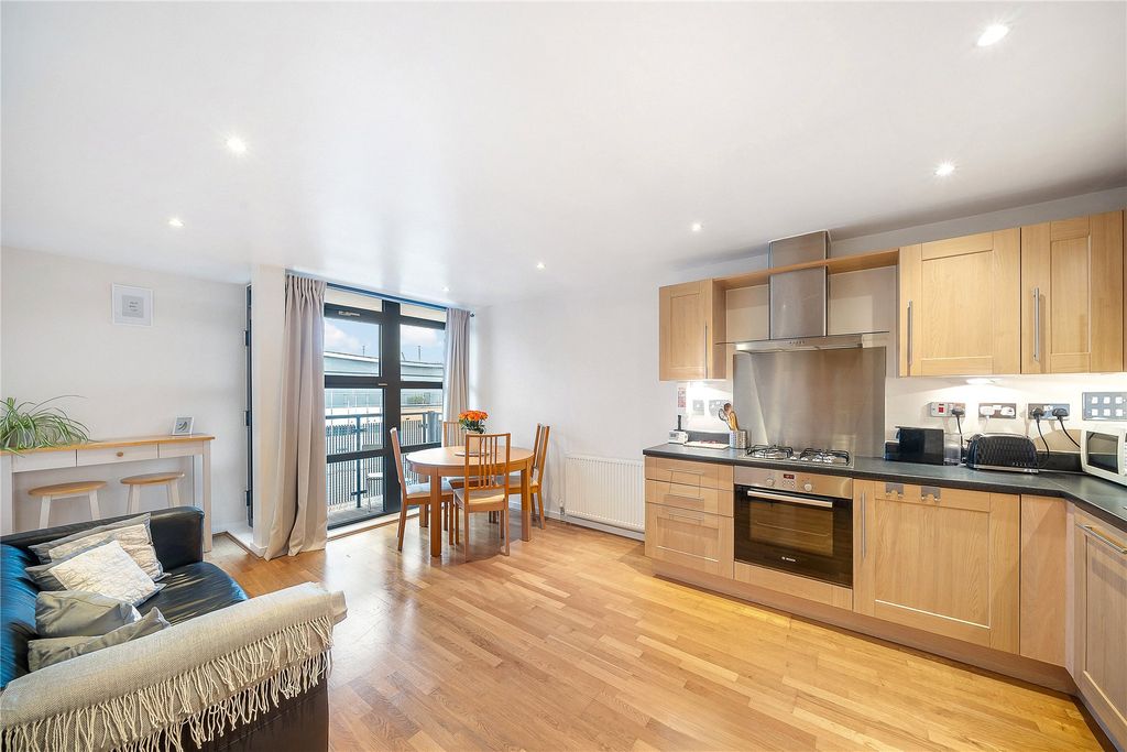 Property photo 2 of 9 Picture No. 16