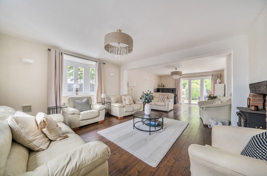 Property photo 2 of 17 1328488-27-687Fca...