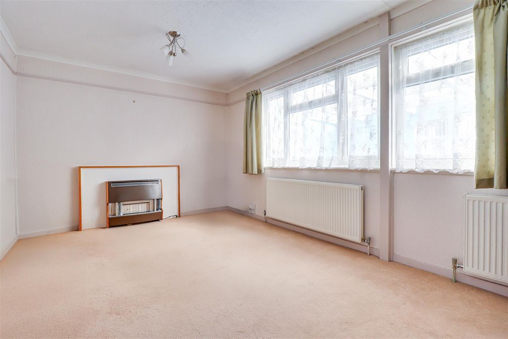Property photo 3 of 21