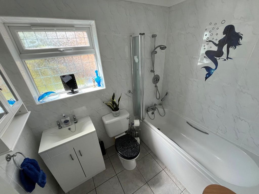 Property photo 3 of 13 Bathroom.Jpg