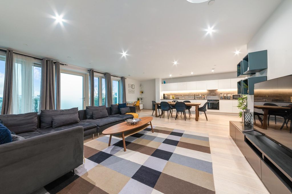 Property photo 3 of 19