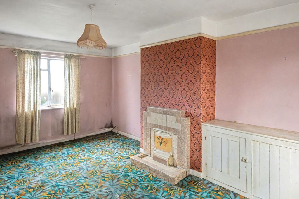 Property photo 2 of 20