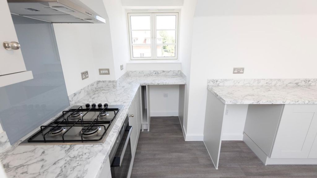 Additional image 14 of 2 bed flat for salePetworth GU28
