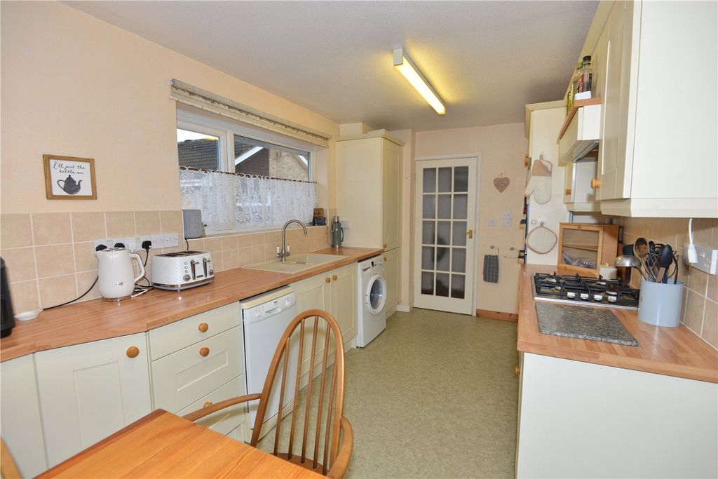 Property photo 2 of 12 Kitchen