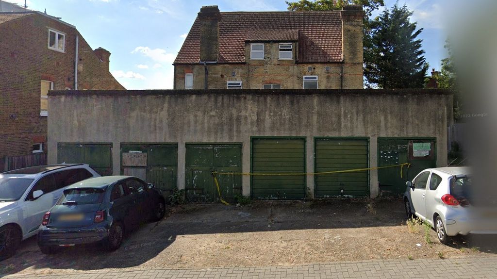 Property photo 2 of 7 3730423