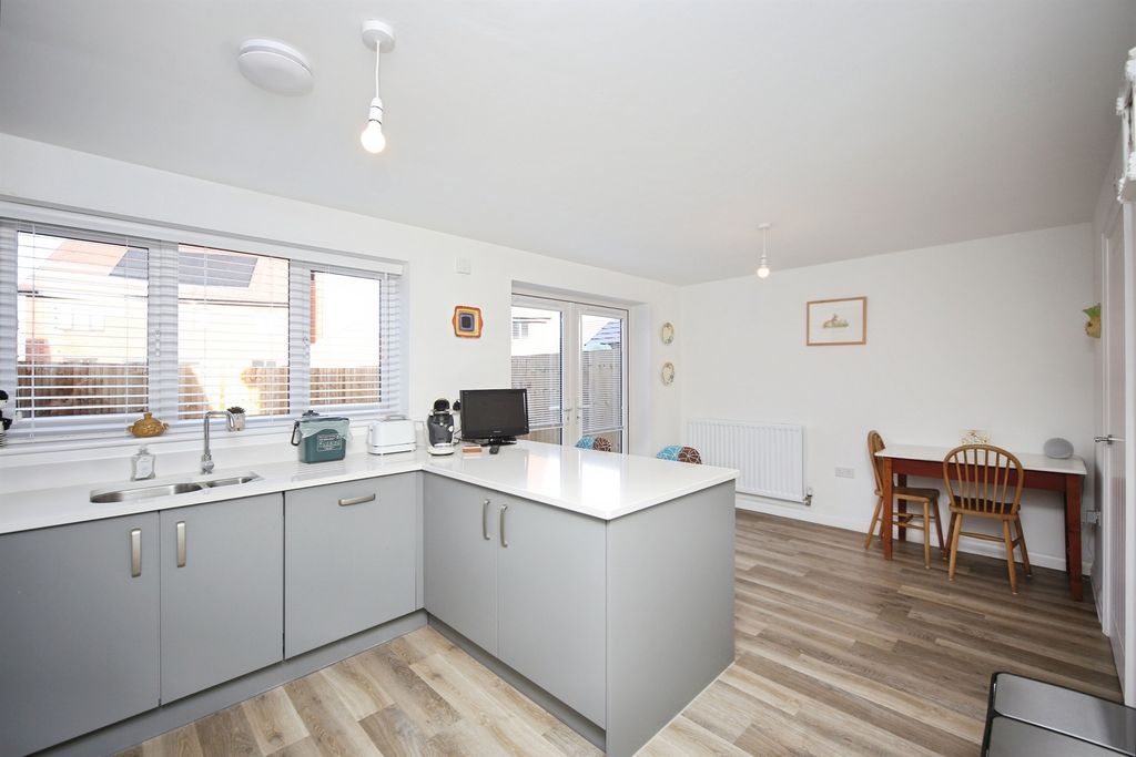 Property photo 2 of 21