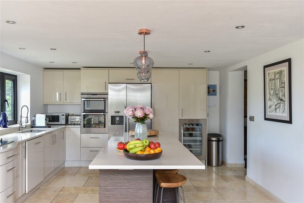 Property photo 3 of 27 Kitchen/Breakfast Room