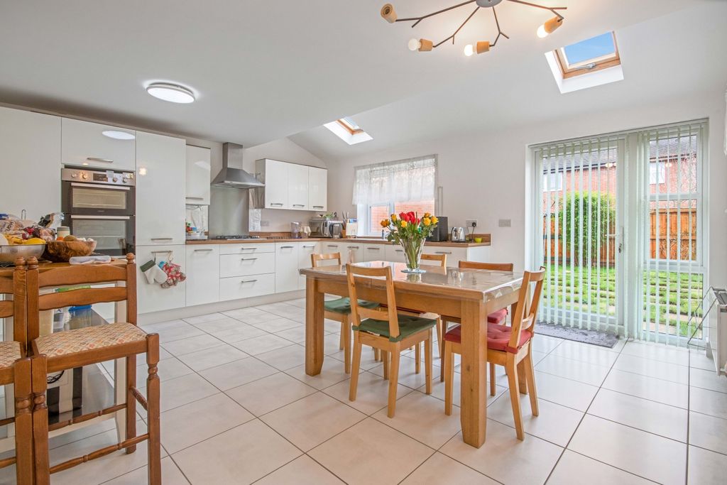 Property photo 2 of 20 Summercres-15