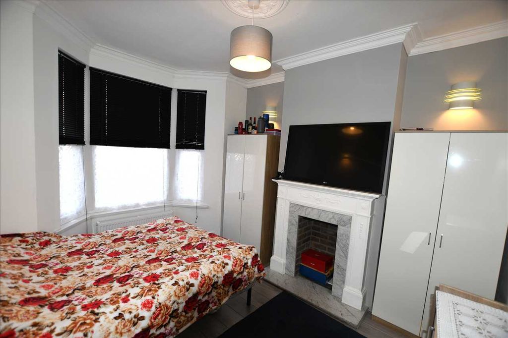 Property photo 3 of 12 Reception 1