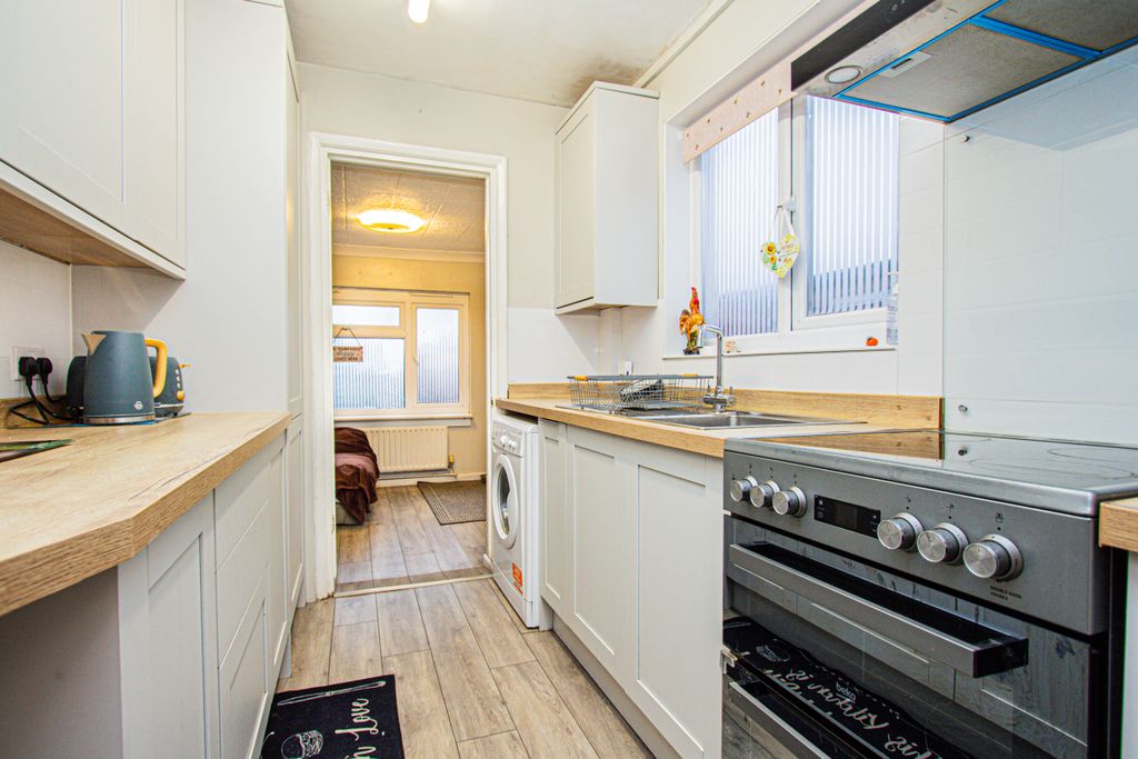 Property photo 2 of 14 Kitchen