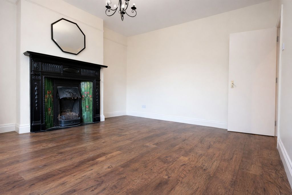 Property photo 3 of 8 Photo 8