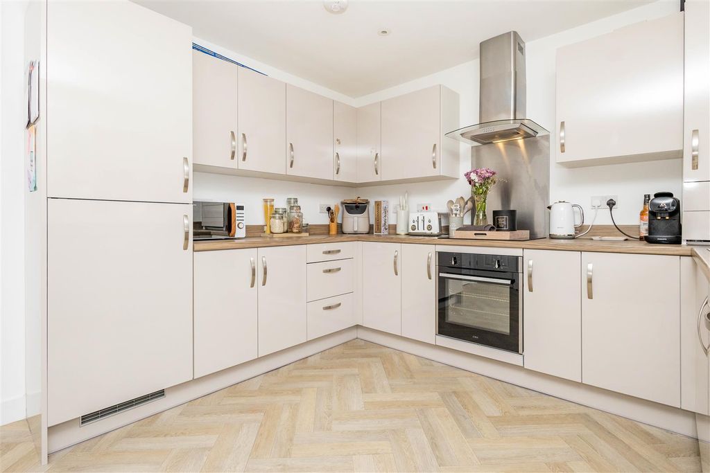 Property photo 2 of 17 Kitchen Diner