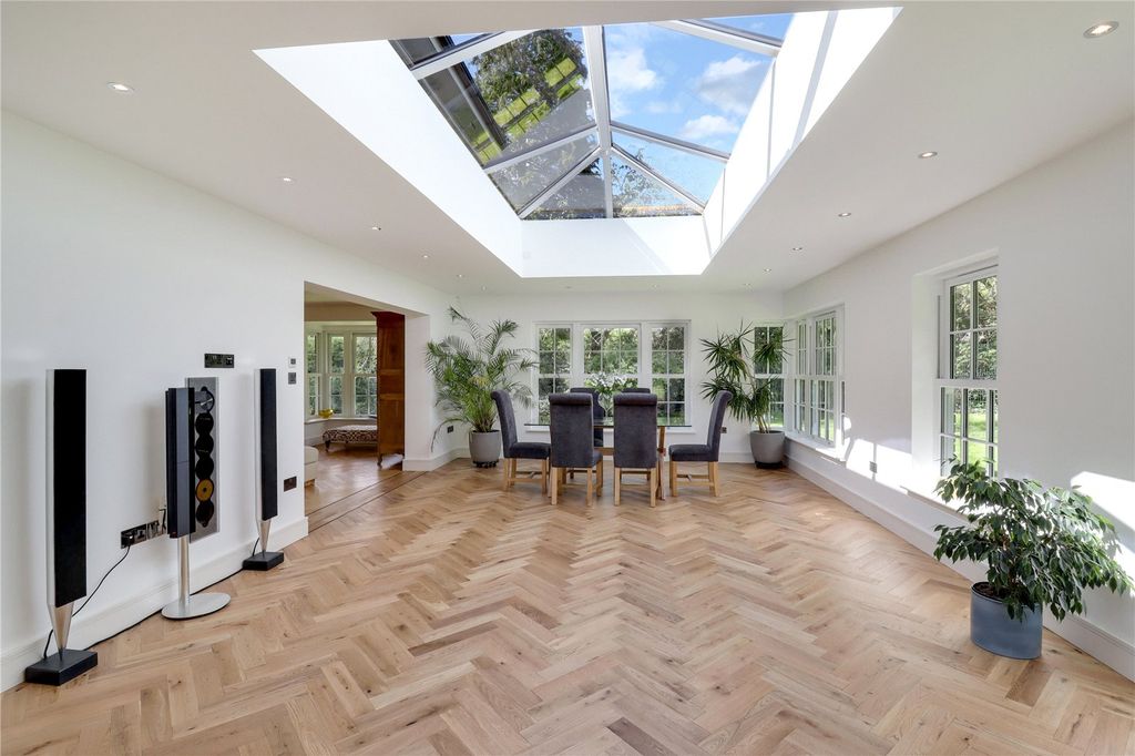 Property photo 2 of 18 Orangery