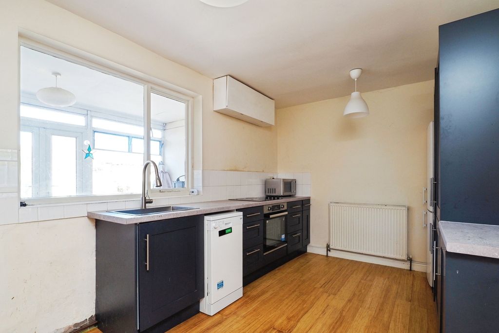 Property photo 3 of 15 Kitchen