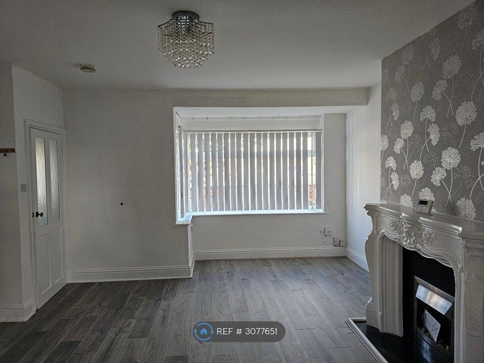 Property photo 2 of 17 Living Room Side 2