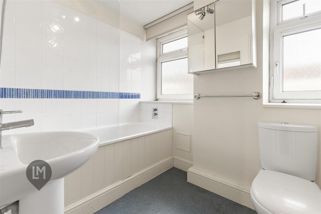 Property photo 3 of 8 Bathroom