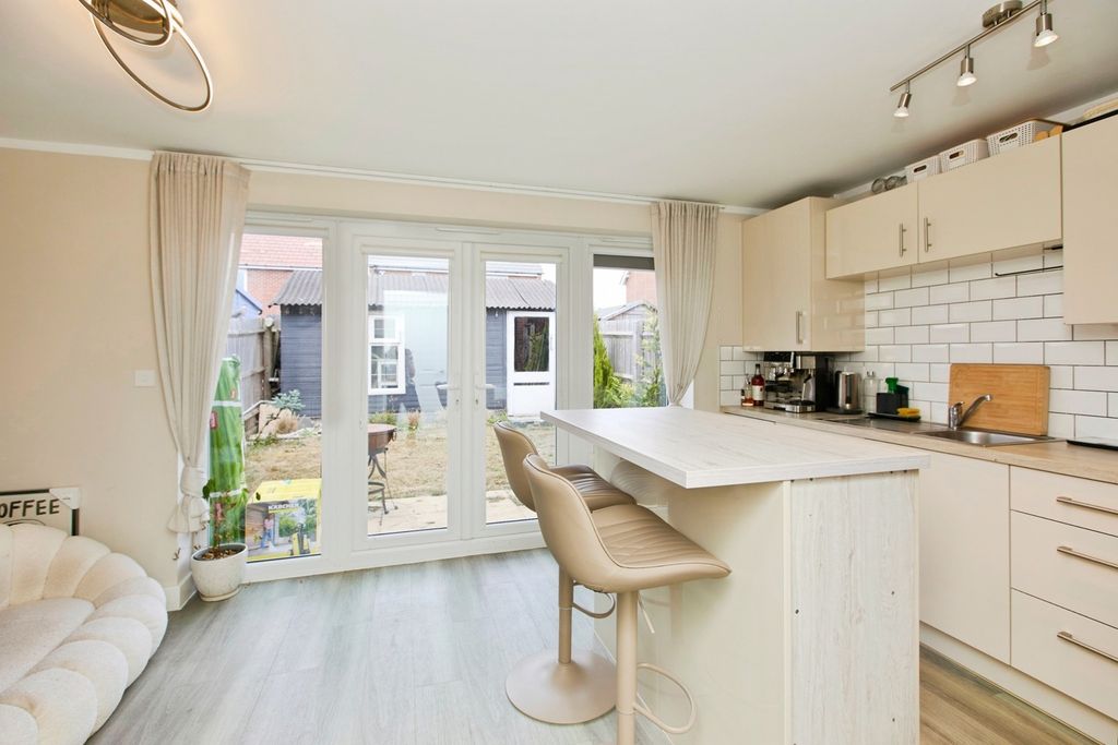 Property photo 3 of 20 Pbox-Img.Jpg