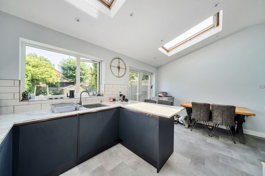 Property photo 3 of 20 1481571-8-6A39487...