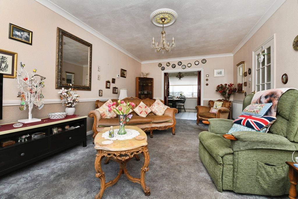 Property photo 2 of 17 Internal