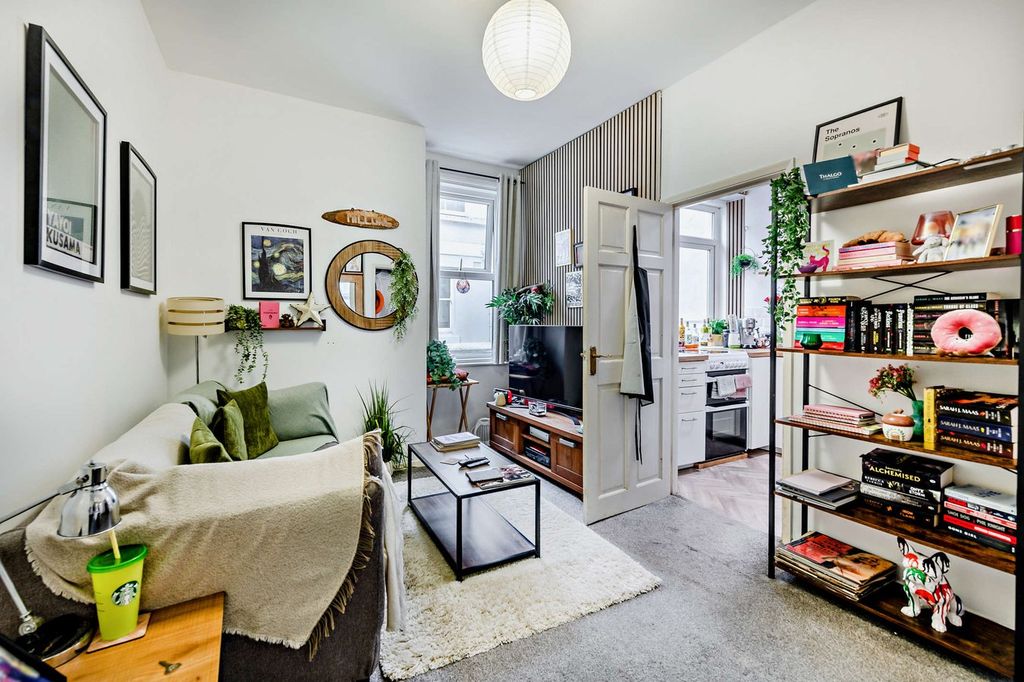 Property photo 2 of 21