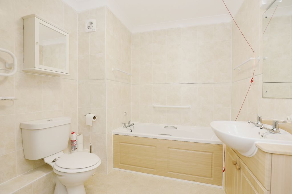 Property photo 3 of 12 Bathroom