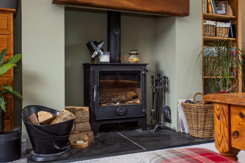 Property photo 3 of 28 Lounge