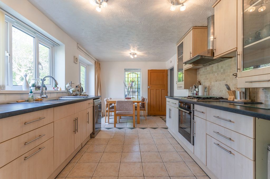 Property photo 2 of 28