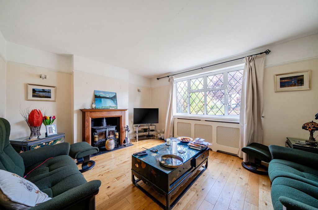 Property photo 2 of 25 1521941-20-6Aa7F7...