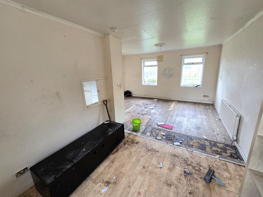 Property photo 3 of 12 3