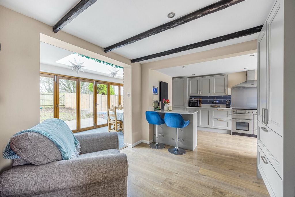 Property photo 2 of 26 Snug Kitchen Willow Rise