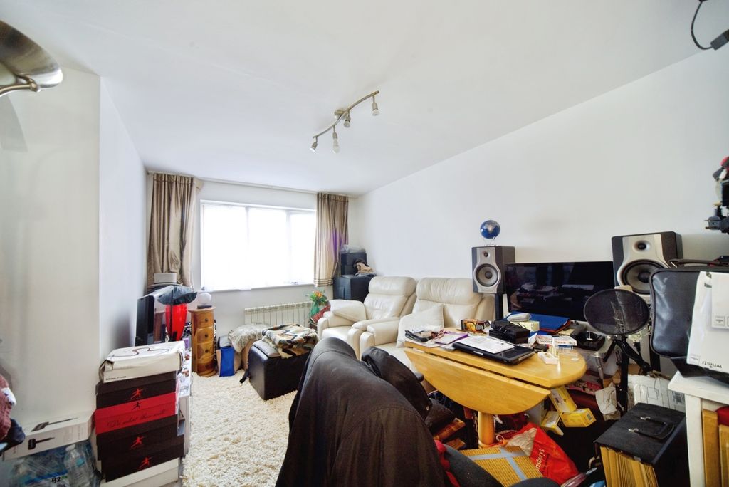 Property photo 2 of 17 Photo