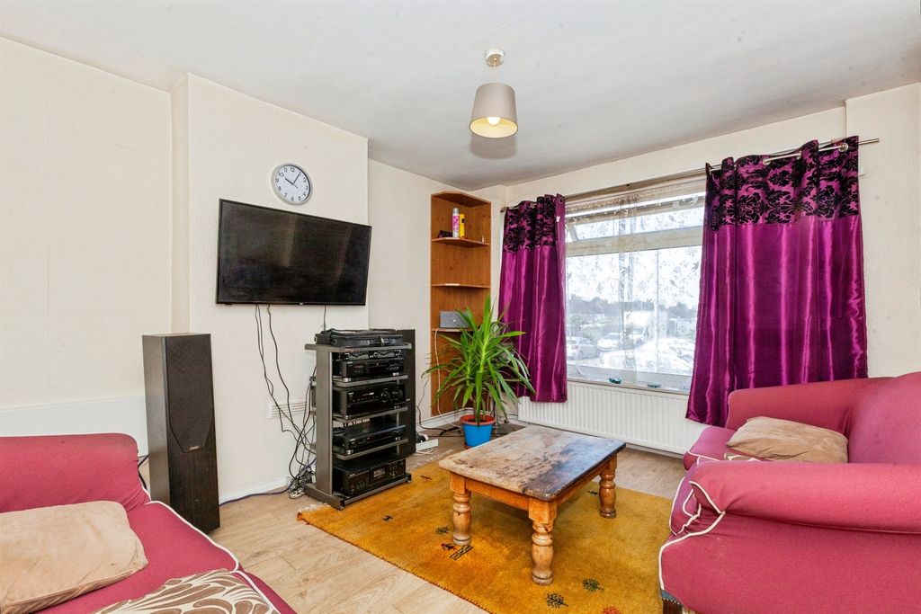 Property photo 2 of 12